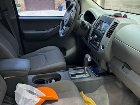 Used 2013 Nissan Frontier SV w/ SV Value Truck Pkg AWD/4WD image 4