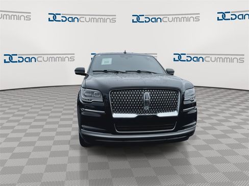 Used 2023 Lincoln Navigator Reserve image 3
