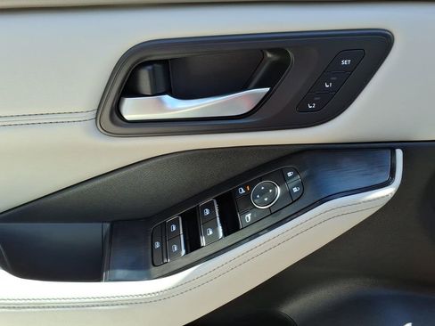 Used 2022 Nissan Rogue SL w/ SL Premium Package image 11