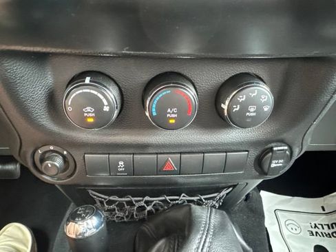 Used 2014 Jeep Wrangler Unlimited Sport w/ Quick Order Package 23S AWD/4WD image 19