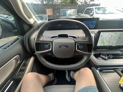 Used 2025 Ford Expedition Active AWD/4WD image 15
