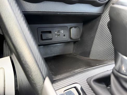 Used 2020 Toyota Yaris L FWD image 33