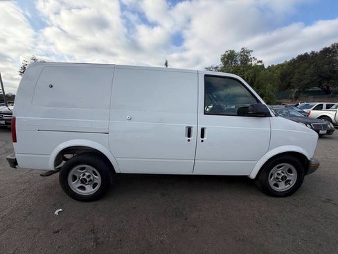 Used 2004 GMC Safari w/ Seat Package RWD image 6