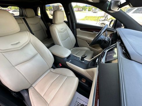 Used 2017 Cadillac XT5 Premium Luxury w/ Driver Assist Package FWD image 8