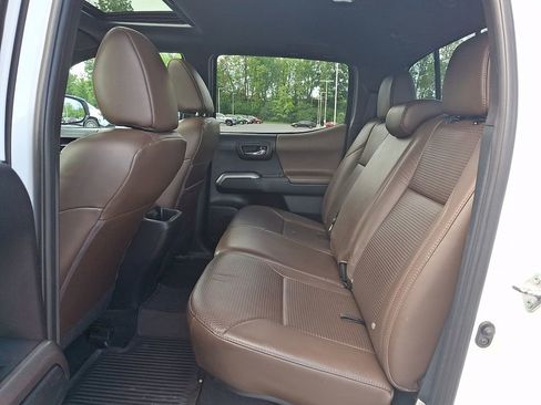 Used 2017 Toyota Tacoma Limited w/ Tow Package AWD/4WD image 10
