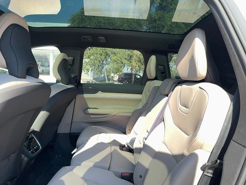 Used 2025 Volvo EX90 Ultra AWD/4WD image 15