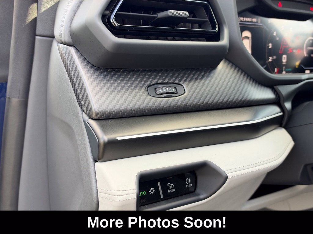 Used 2025 Lamborghini Urus SE AWD/4WD image 26