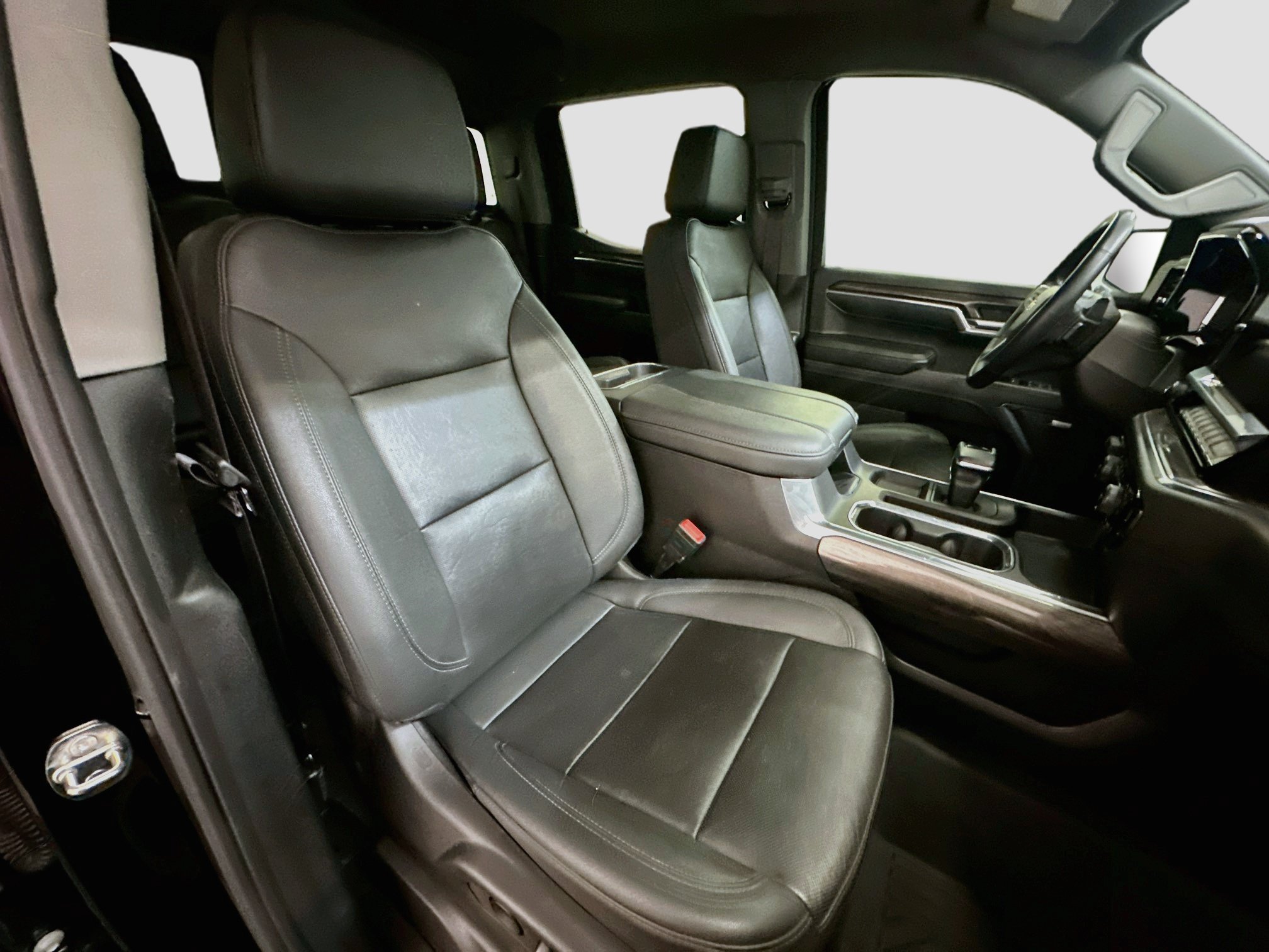 Used 2023 Chevrolet Silverado 1500 LTZ AWD/4WD image 32