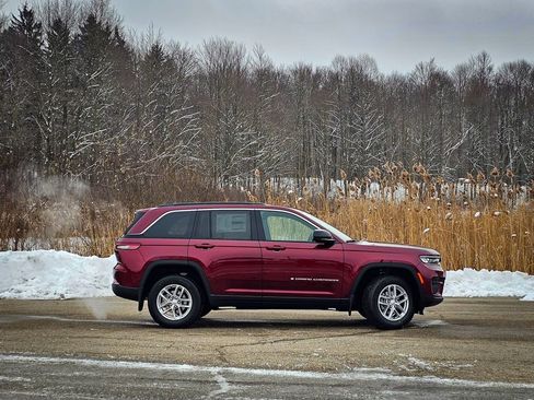 New 2025 Jeep Grand Cherokee Laredo X w/ Luxury Tech Group I image 3