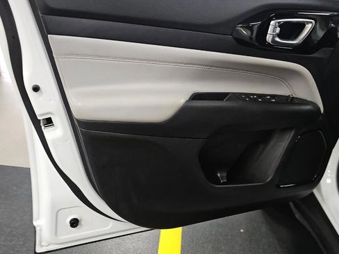 Used 2022 Jeep Compass Limited image 9