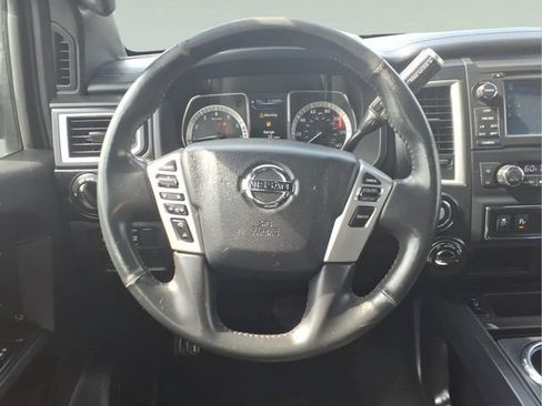 Used 2018 Nissan Titan SV w/ SV Convenience Package AWD/4WD image 16