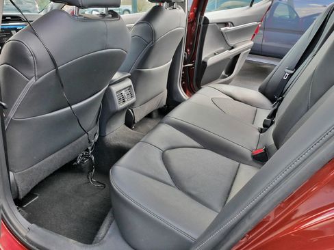 Used 2018 Toyota Camry XSE image 17