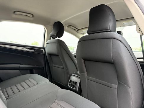 Used 2019 Ford Fusion SE FWD image 17