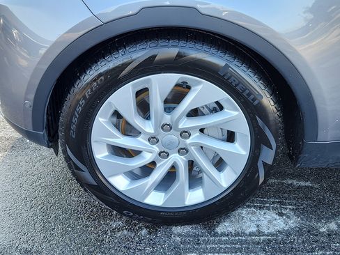 Used 2025 Land Rover Discovery S image 9