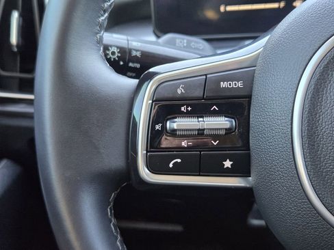 Certified 2025 Kia Sorento S w/ Panoramic Sunroof Package image 27