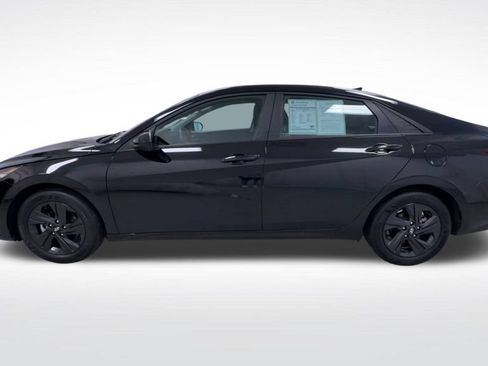 Used 2023 Hyundai Elantra SEL w/ Preferred Accessory Package FWD image 5