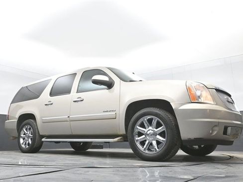 Used 2013 GMC Yukon XL Denali image 45