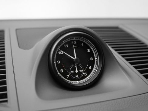 Used 2025 Porsche Macan image 34