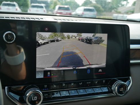 New 2023 GMC Canyon Denali image 9