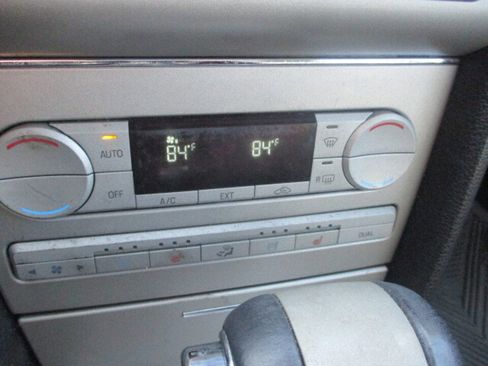 Used 2006 Lincoln Zephyr image 28