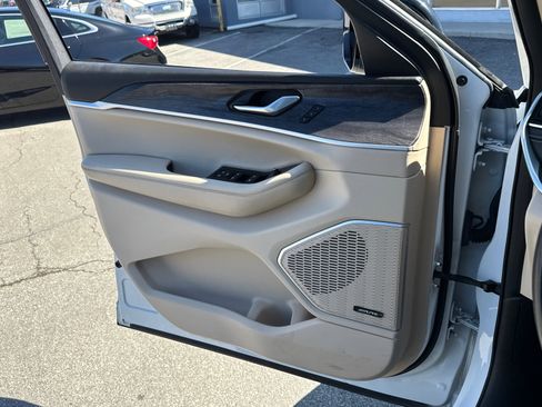 Used 2021 Jeep Grand Cherokee L Limited image 16