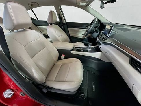 Used 2025 Nissan Altima 2.5 SV FWD image 25