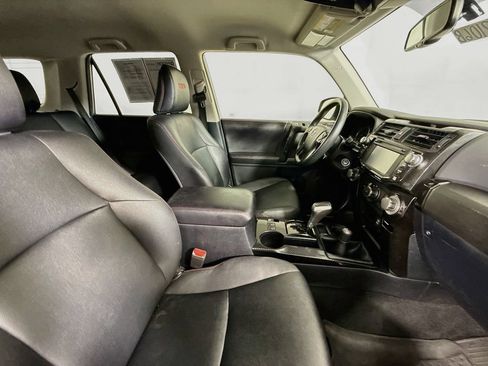 Used 2018 Toyota 4Runner TRD Off-Road Premium w/ Convenience Package AWD/4WD image 25