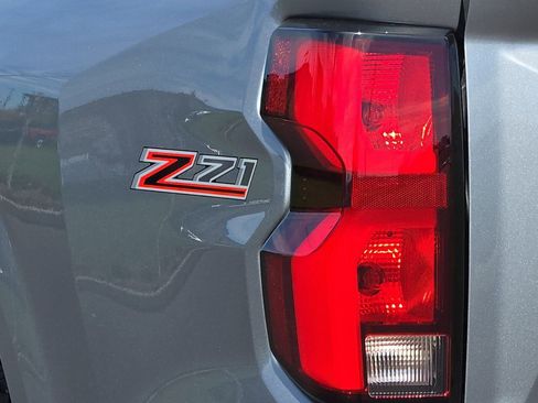 Used 2024 Chevrolet Colorado Z71 w/ LPO, Dark Essentials Package AWD/4WD image 31