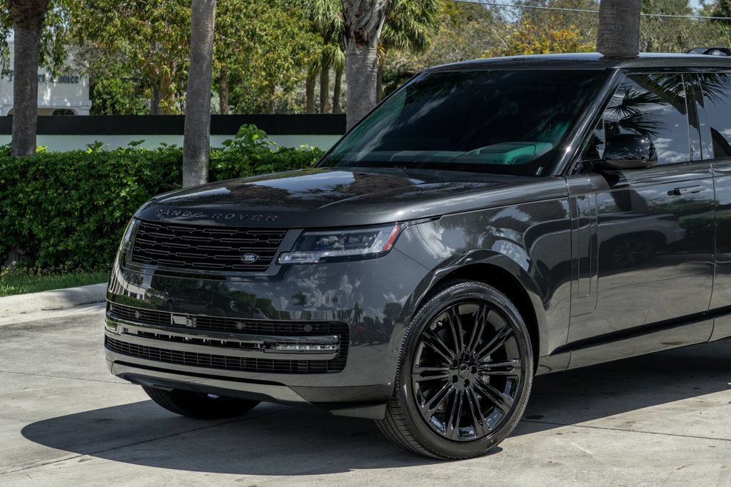Used 2026 Land Rover Range Rover SE AWD/4WD image 2