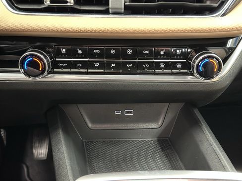 New 2026 Chevrolet Equinox ACTIV AWD/4WD image 23
