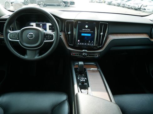 Used 2022 Volvo XC60 B5 Momentum w/ Climate Package AWD/4WD image 13