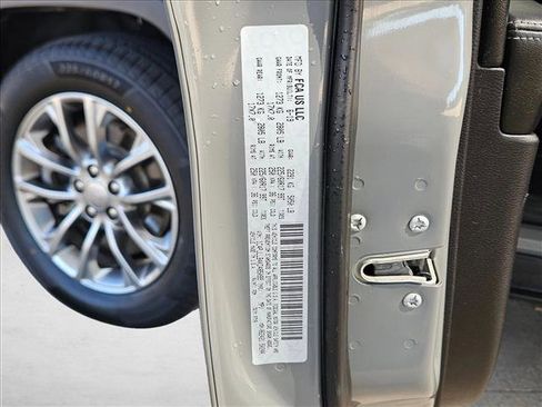 Used 2019 Jeep Cherokee Latitude Plus image 23