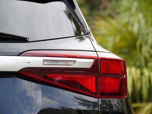 Used 2022 Kia Seltos LX image 8