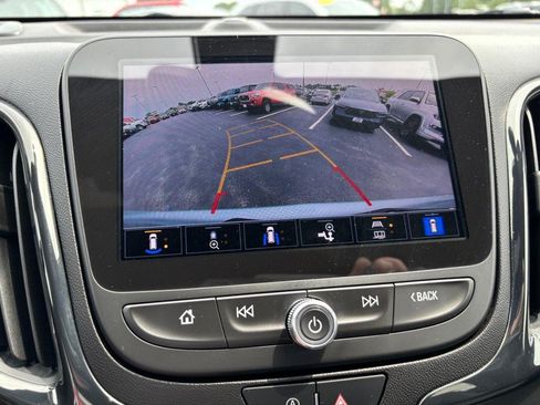 Used 2022 Chevrolet Equinox RS w/ Infotainment Package FWD image 20