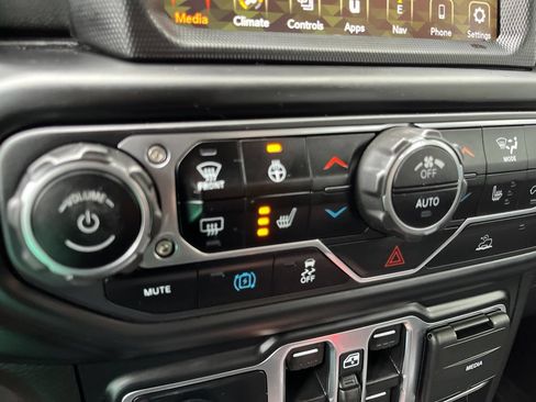 Used 2023 Jeep Wrangler Unlimited Sahara w/ Cold Weather Group AWD/4WD image 15