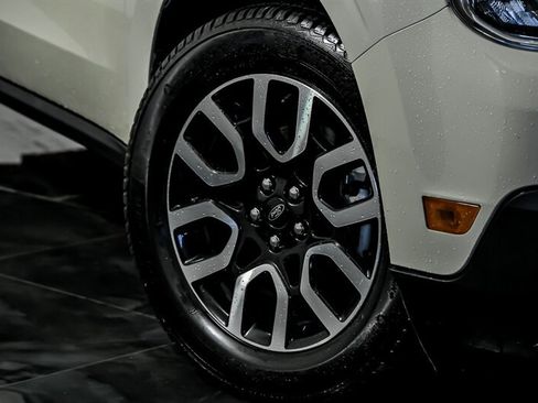 Used 2024 Ford Maverick Lariat FWD image 3