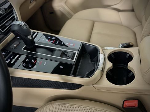 Used 2024 Porsche Macan image 23