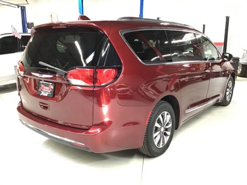 Used 2020 Chrysler Pacifica Touring-L Plus w/ Advanced Safetytec Group image 5