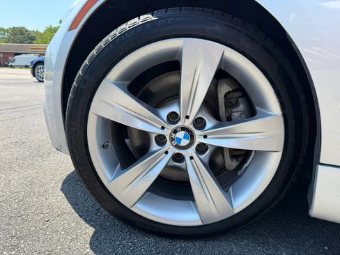 Used 2011 BMW 335i xDrive Sedan AWD/4WD image 39