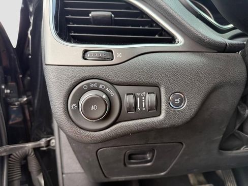 Used 2020 Jeep Cherokee Limited image 18