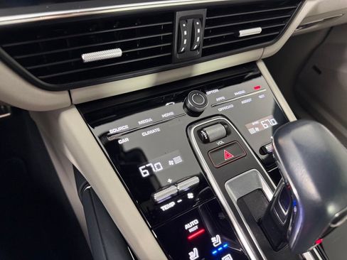 Certified 2023 Porsche Cayenne Turbo AWD/4WD image 25