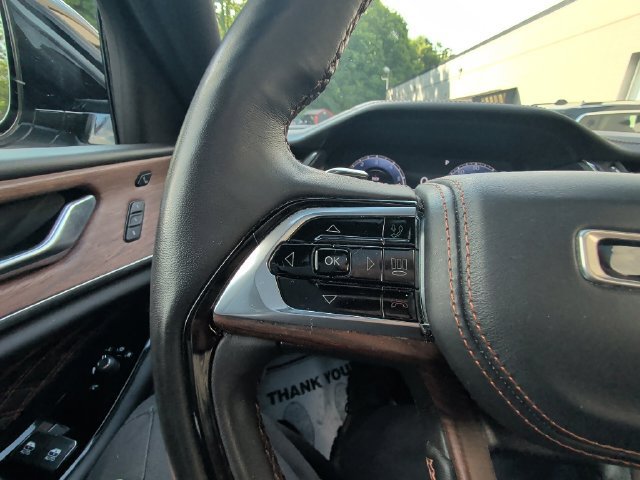 Used 2023 Jeep Grand Cherokee Summit w/ Luxury Tech Group V AWD/4WD image 18