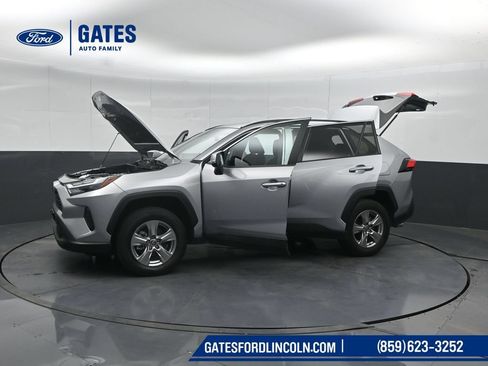 Used 2025 Toyota RAV4 XLE AWD/4WD image 53