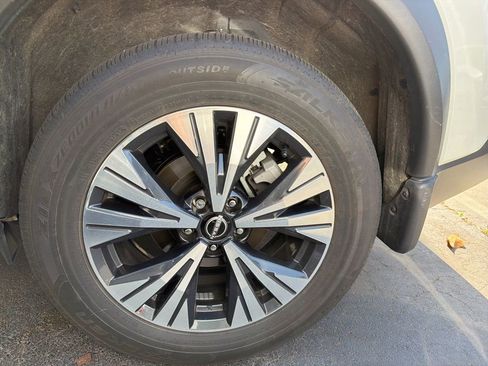 Used 2023 Nissan Rogue SV w/ SV Premium B Package FWD image 8