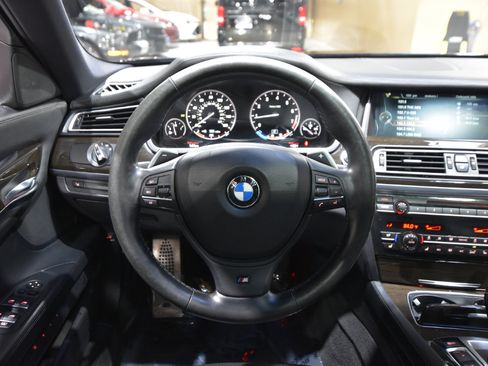 Used 2013 BMW 750i xDrive image 18