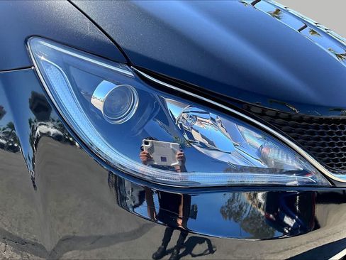 Used 2018 Chrysler Pacifica Limited w/ Tire & Wheel Group FWD image 26