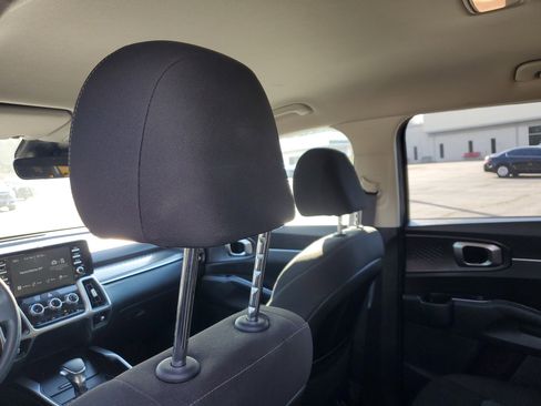 Used 2023 Kia Sorento LX image 11