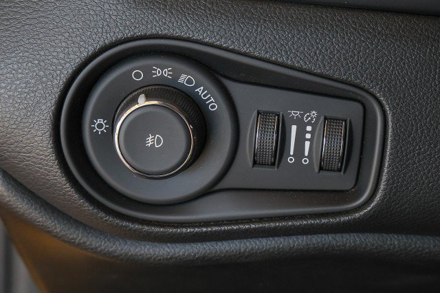 Used 2023 Jeep Renegade Latitude AWD/4WD image 26