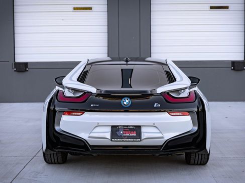 Used 2017 BMW i8 image 9