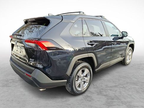 Used 2022 Toyota RAV4 XLE image 6